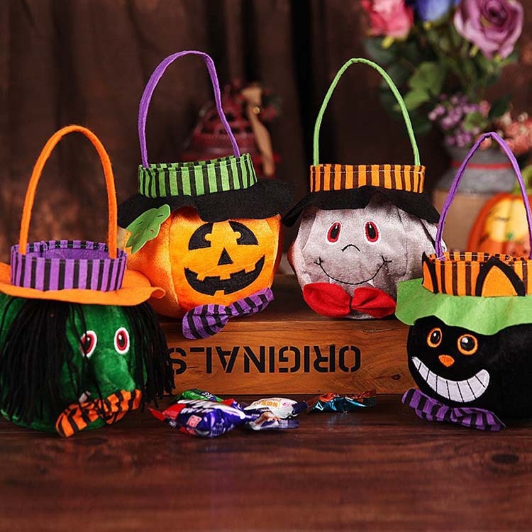 Halloween pumpkin candy bag for kids' trick-or-treating